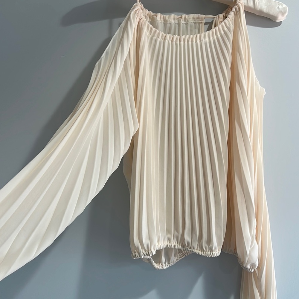 Women’s Size Small Off The Shoulder Puffy Sleeve Top